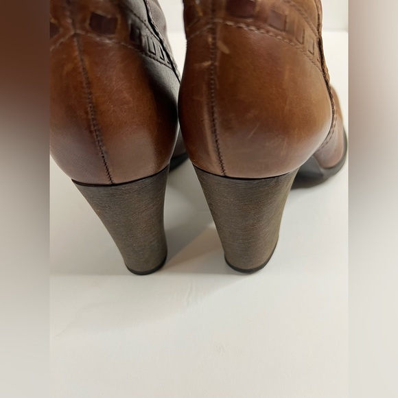 Gianni Bini Buckaroo Brown Boot - Picture 4 of 8